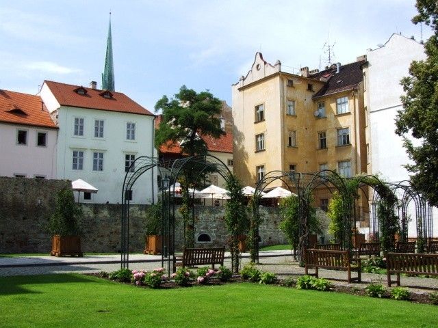 De Praga a Londres +i