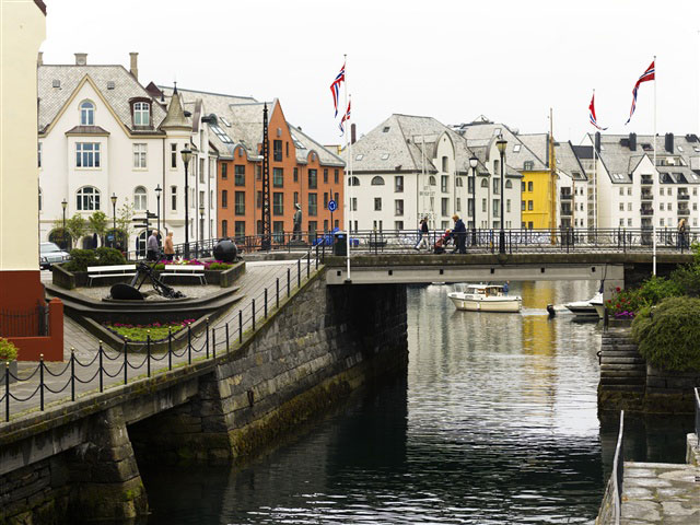 Tres Capitales y Fiordos