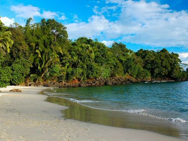 Descubre Costa Rica - Vuelos desde Montevideo